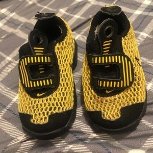 Nike Act Fast Act Hard Toddler Shoes size 6.5 C